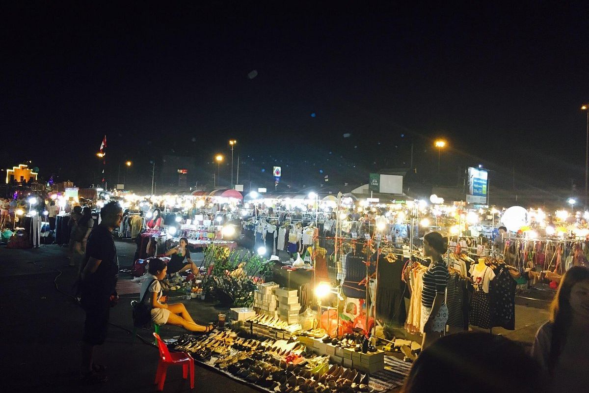 Le Duan Night Market